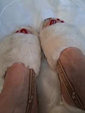 Koolaburra Women's Cream Fuzzy Slide Sandals Loved